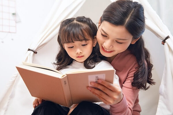 Trẻ học tiếng Anh từ sớm rất có lợi cho tư duy ngôn ngữ của bé