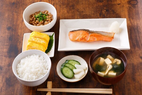 Bữa ăn truyền thống của Nhật Bản luôn có cơm